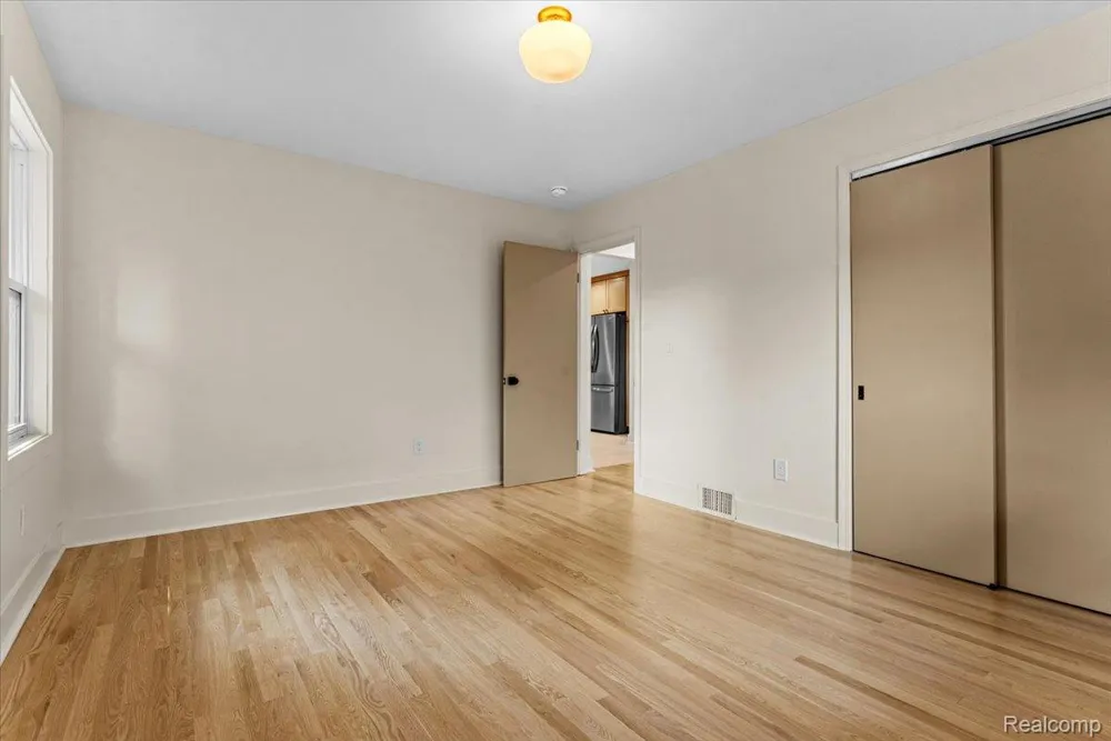 19984 Fairway Drive Grosse Pointe Woods City, MI 48236