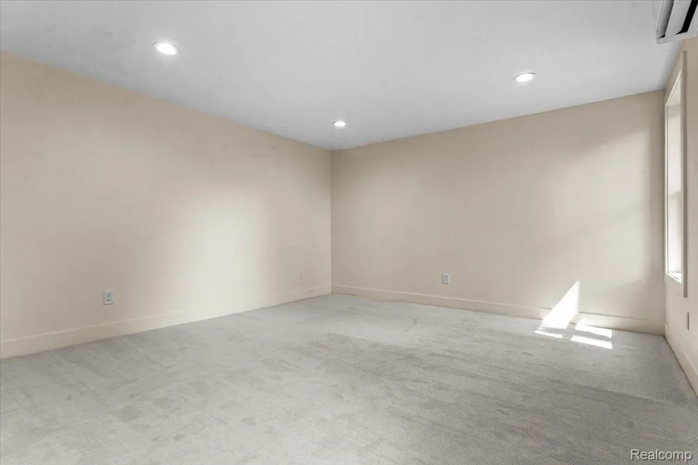 19984 Fairway Drive Grosse Pointe Woods City, MI 48236