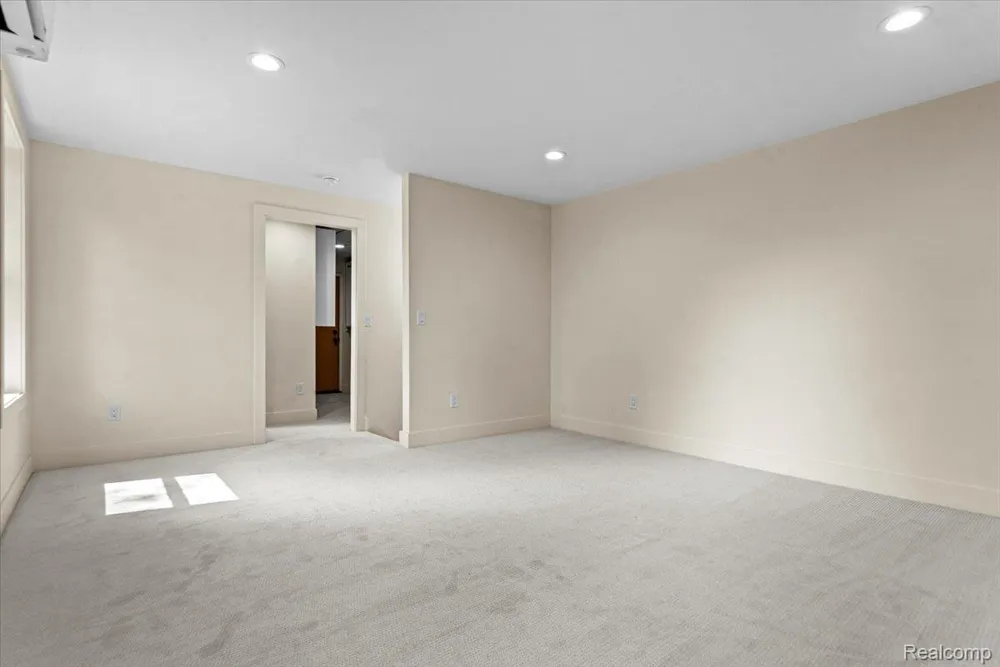 19984 Fairway Drive Grosse Pointe Woods City, MI 48236