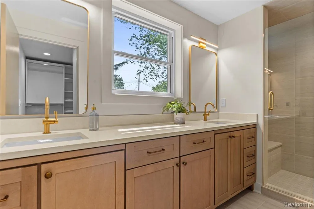 19984 Fairway Drive Grosse Pointe Woods City, MI 48236