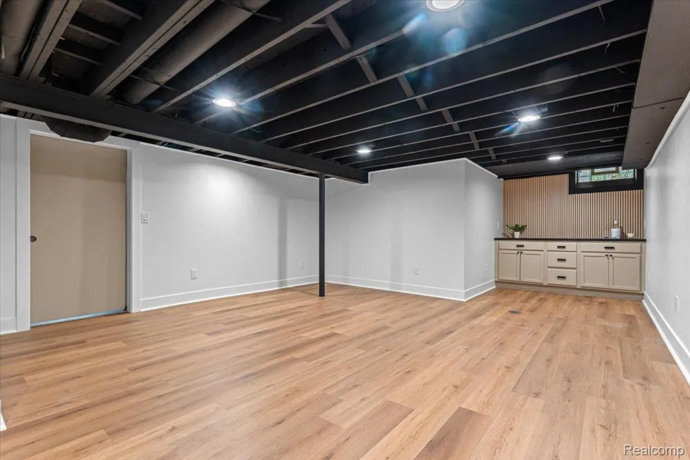 19984 Fairway Drive Grosse Pointe Woods City, MI 48236