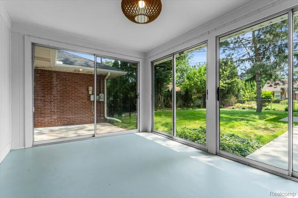 19984 Fairway Drive Grosse Pointe Woods City, MI 48236