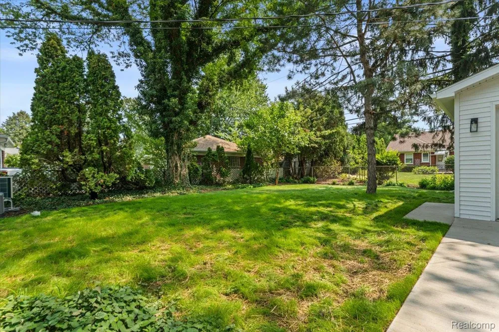 19984 Fairway Drive Grosse Pointe Woods City, MI 48236