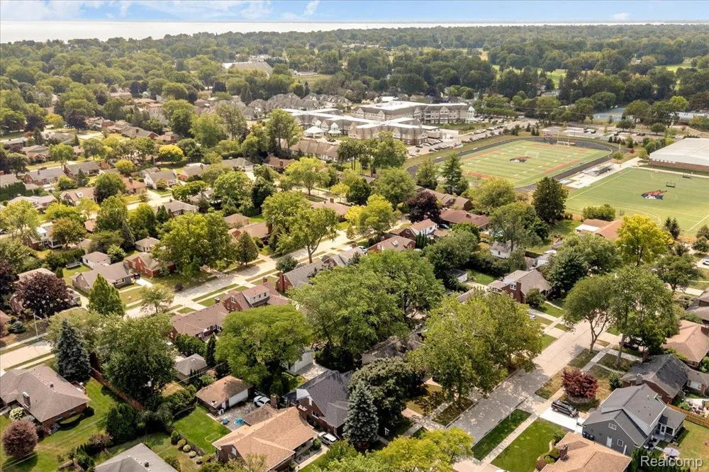19984 Fairway Drive Grosse Pointe Woods City, MI 48236