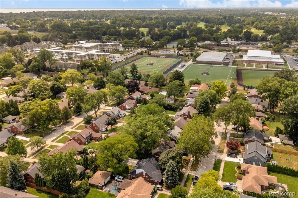 19984 Fairway Drive Grosse Pointe Woods City, MI 48236