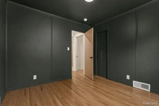 19984 Fairway Drive Grosse Pointe Woods City, MI 48236