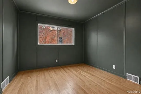 19984 Fairway Drive Grosse Pointe Woods City, MI 48236
