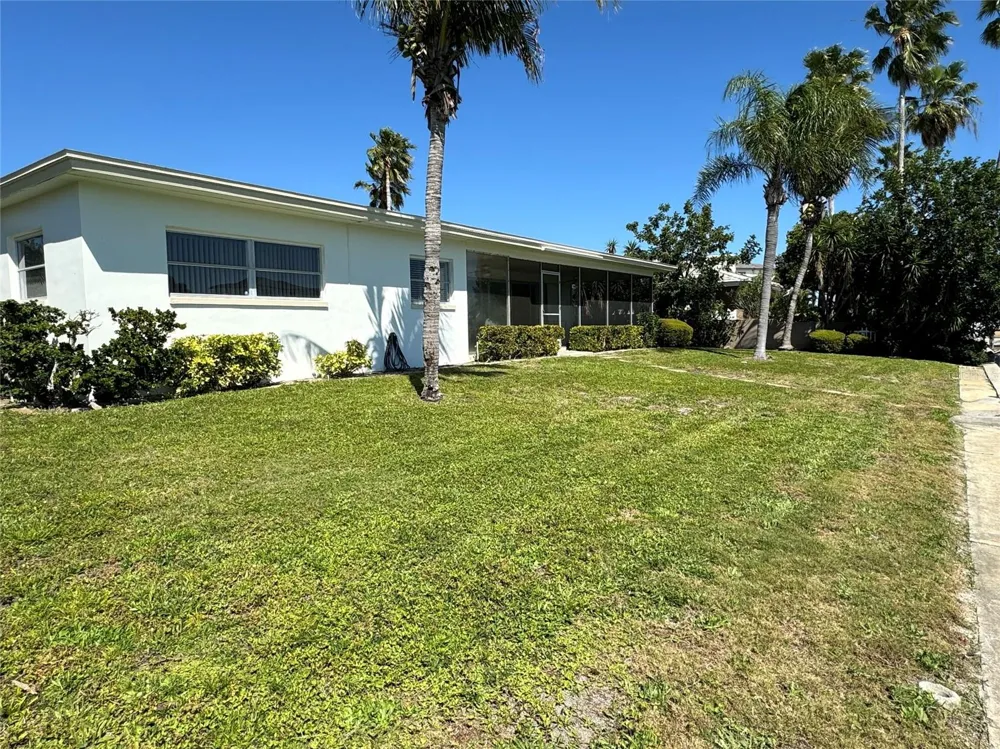 228 HOWARD DRIVE Belleair Beach, FL 33786