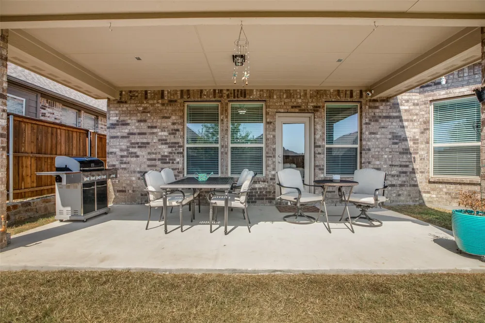 933 Slate Lane Celina, TX 75009