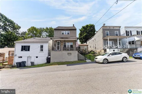 212 W WALNUT STREET