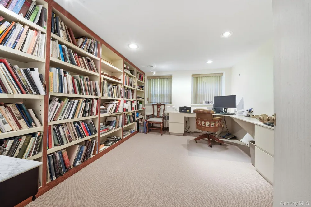 15 Tappentown Lane Brookville, NY 11545