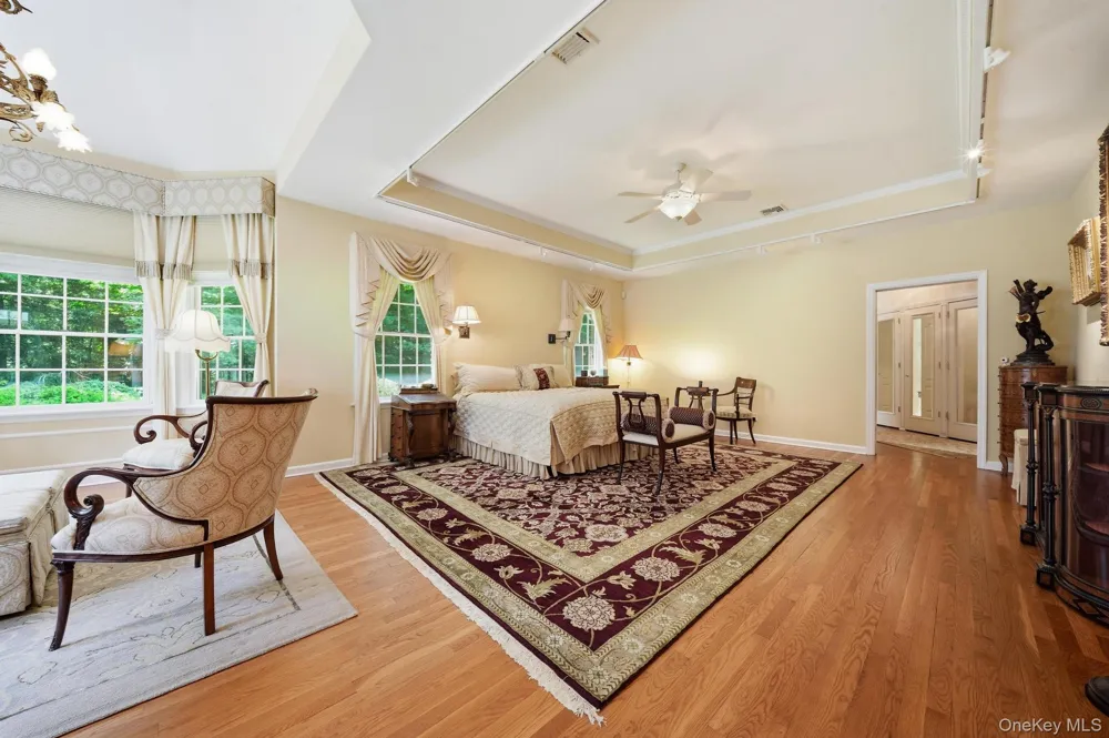 15 Tappentown Lane Brookville, NY 11545