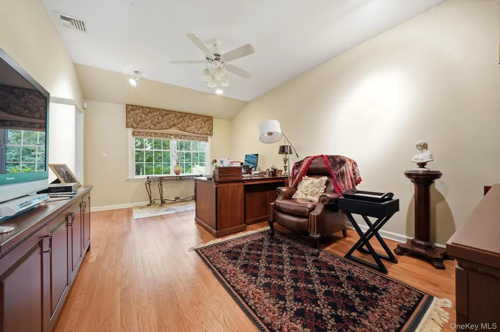 15 Tappentown Lane Brookville, NY 11545
