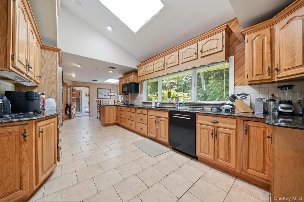 15 Tappentown Lane Brookville, NY 11545
