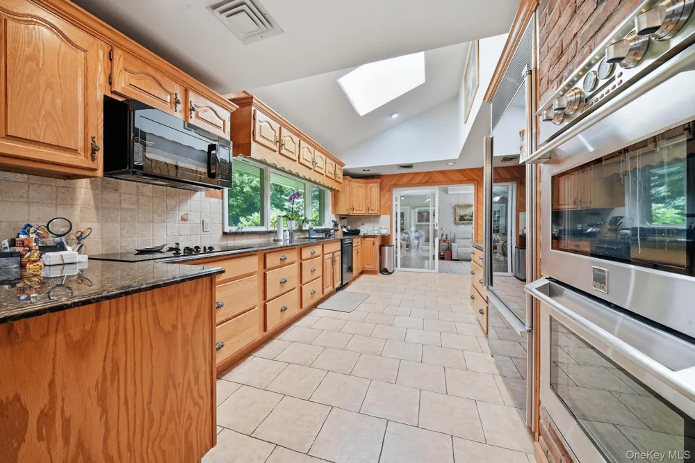 15 Tappentown Lane Brookville, NY 11545