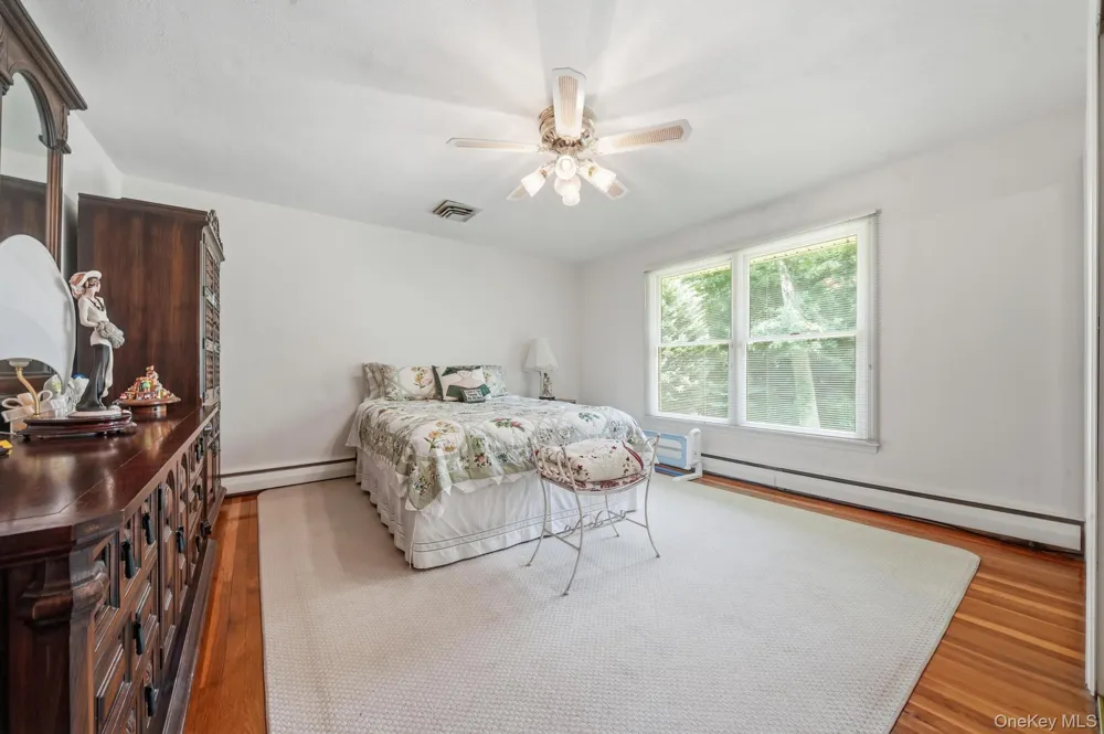 15 Tappentown Lane Brookville, NY 11545