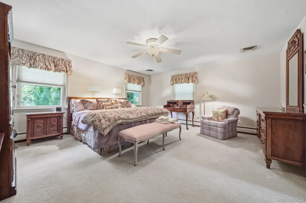15 Tappentown Lane Brookville, NY 11545