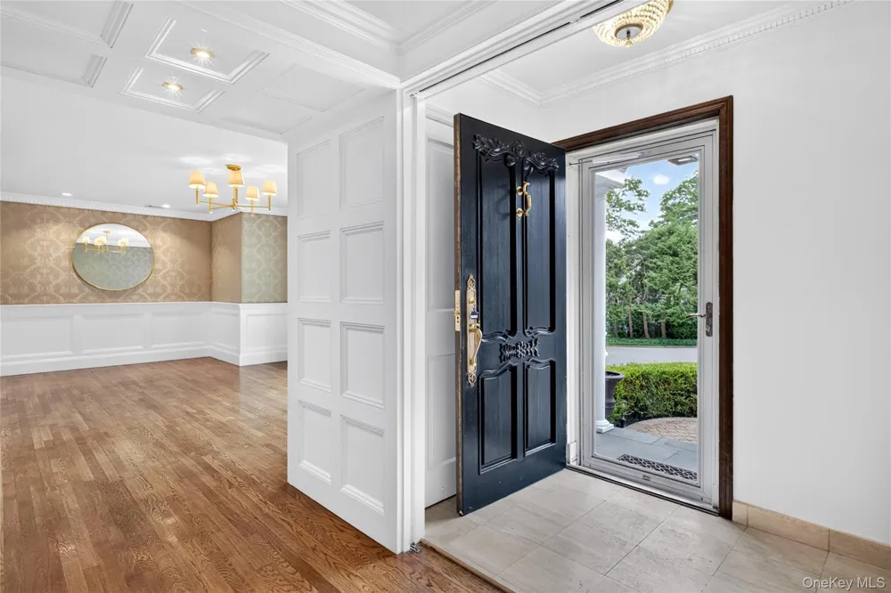 20 Earle Place Manhasset, NY 11030