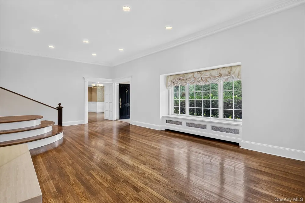 20 Earle Place Manhasset, NY 11030