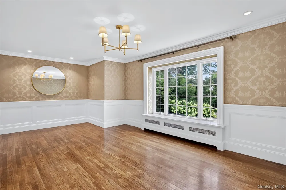 20 Earle Place Manhasset, NY 11030