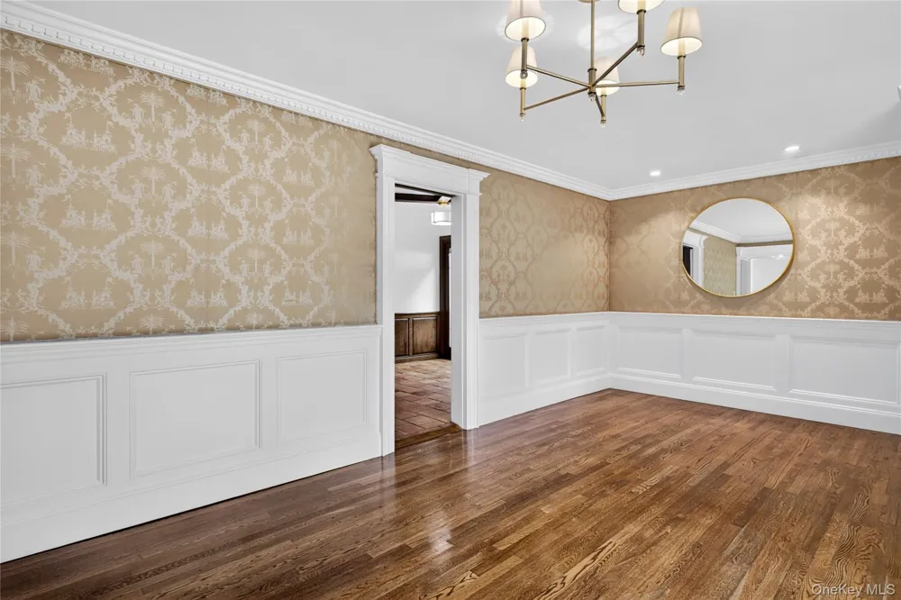 20 Earle Place Manhasset, NY 11030