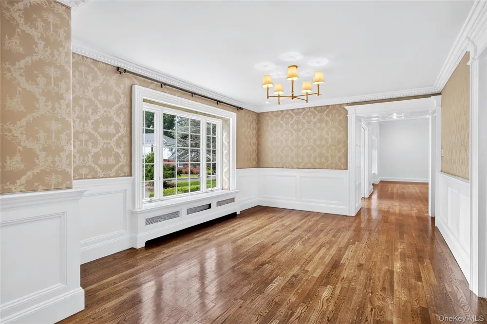 20 Earle Place Manhasset, NY 11030