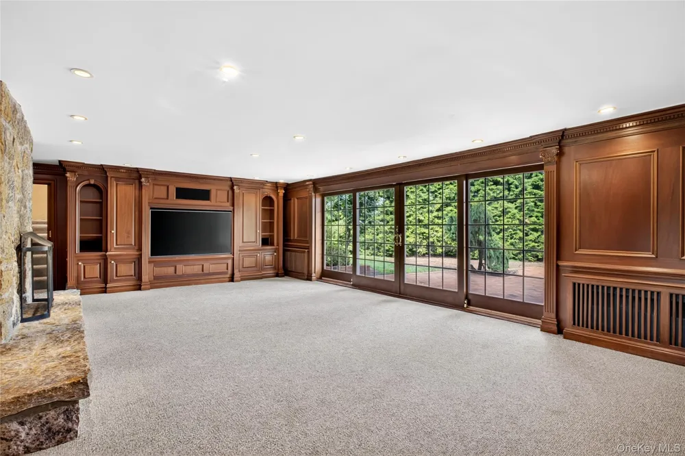 20 Earle Place Manhasset, NY 11030