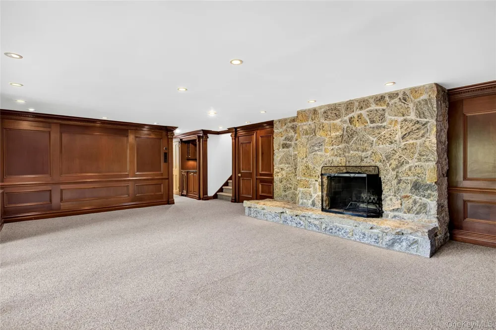 20 Earle Place Manhasset, NY 11030