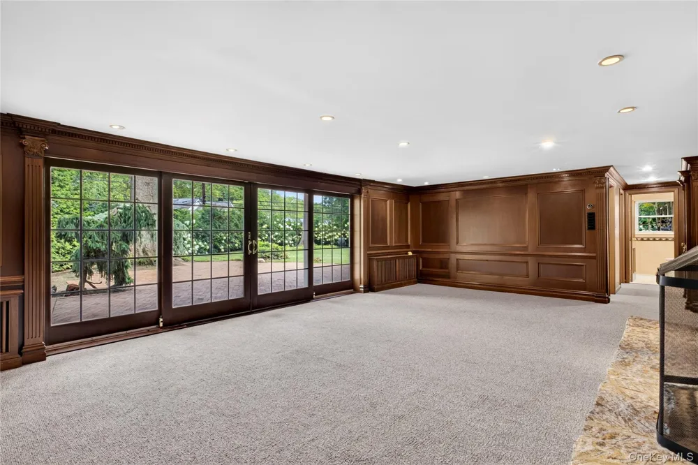 20 Earle Place Manhasset, NY 11030