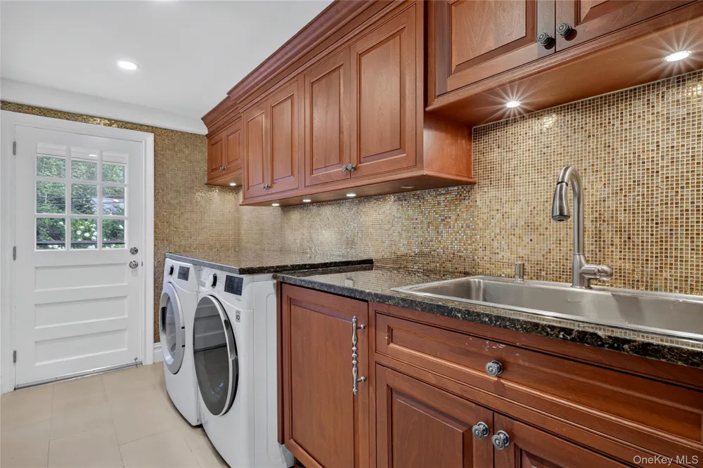 20 Earle Place Manhasset, NY 11030