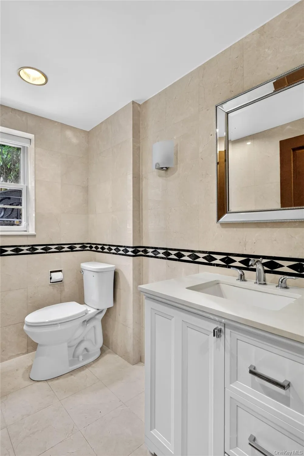 20 Earle Place Manhasset, NY 11030
