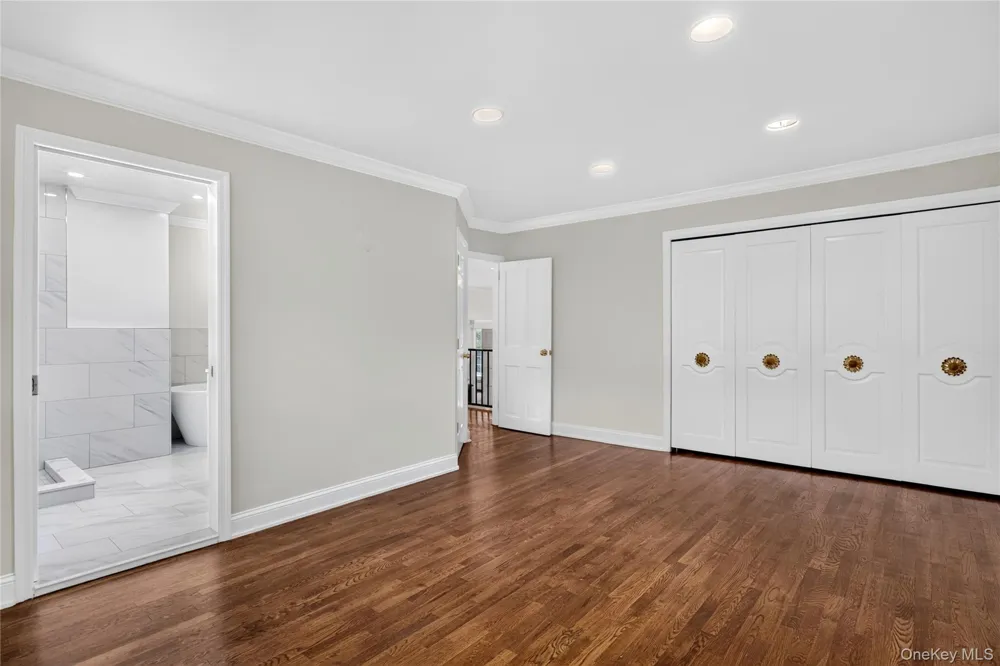 20 Earle Place Manhasset, NY 11030