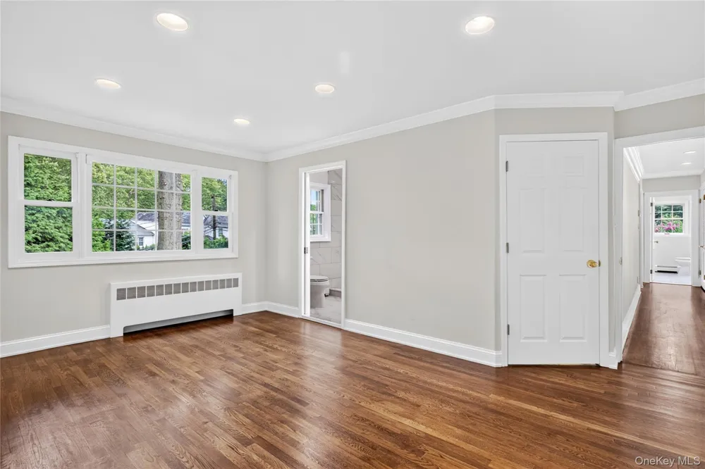 20 Earle Place Manhasset, NY 11030