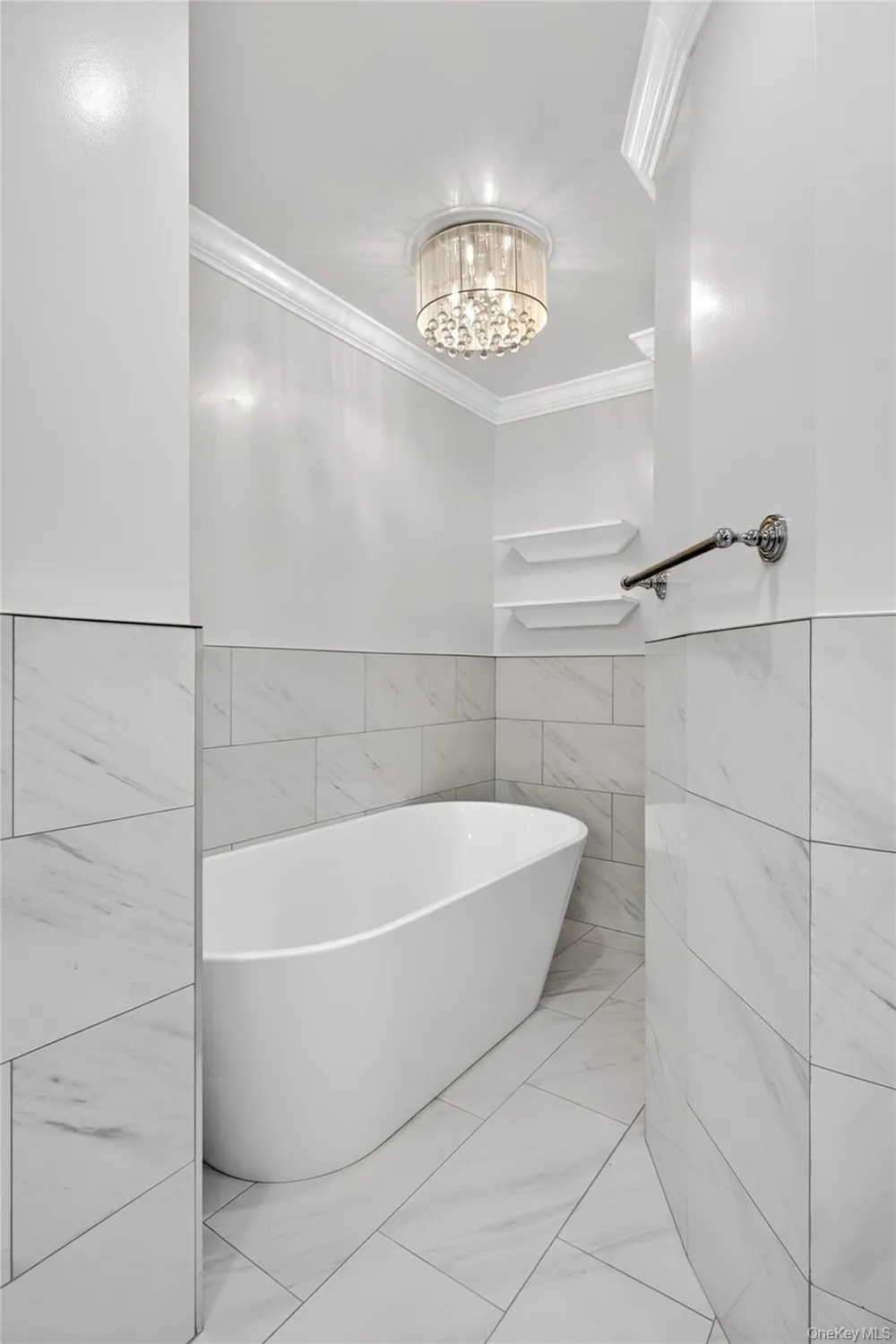 20 Earle Place Manhasset, NY 11030
