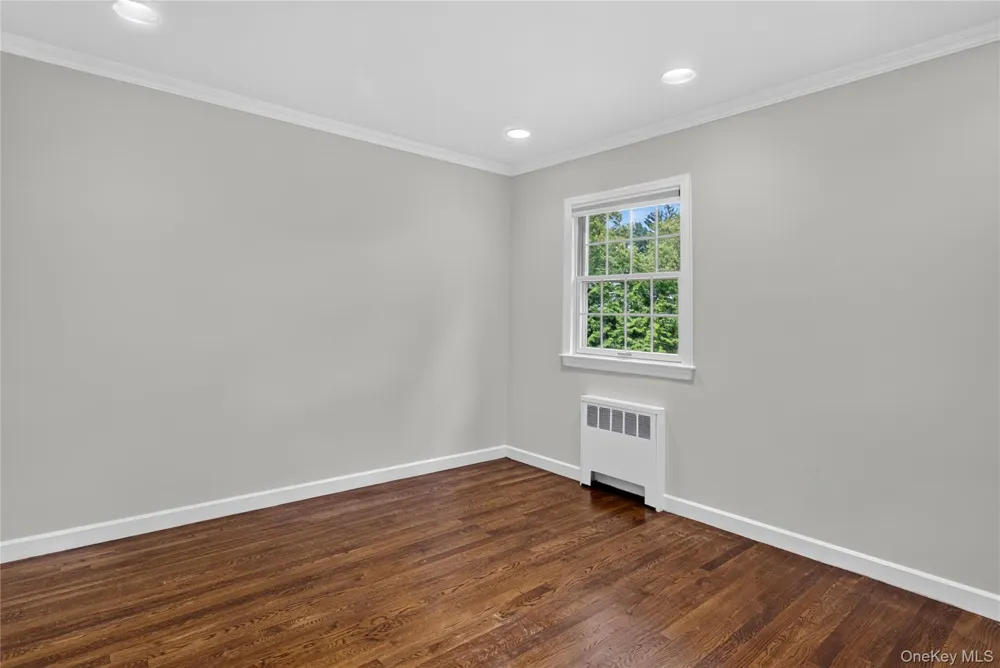 20 Earle Place Manhasset, NY 11030