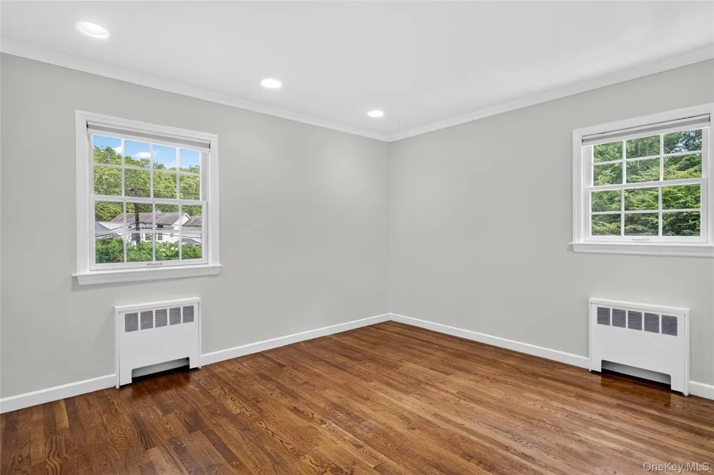 20 Earle Place Manhasset, NY 11030