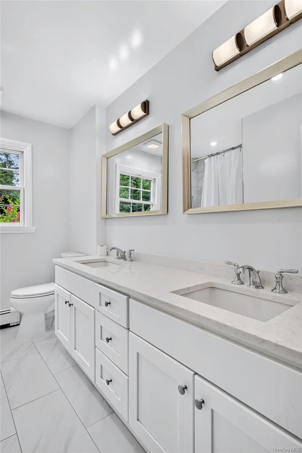 20 Earle Place Manhasset, NY 11030