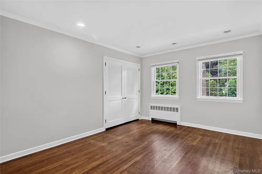 20 Earle Place Manhasset, NY 11030