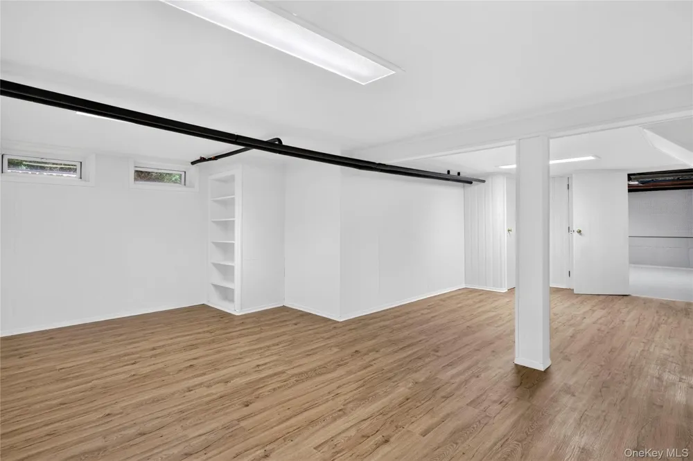20 Earle Place Manhasset, NY 11030