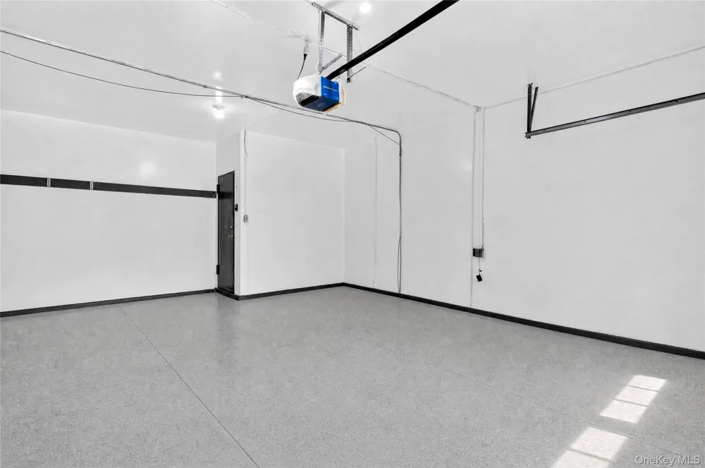 20 Earle Place Manhasset, NY 11030