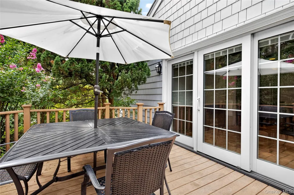 20 Earle Place Manhasset, NY 11030