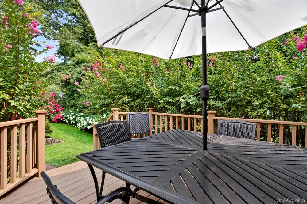 20 Earle Place Manhasset, NY 11030