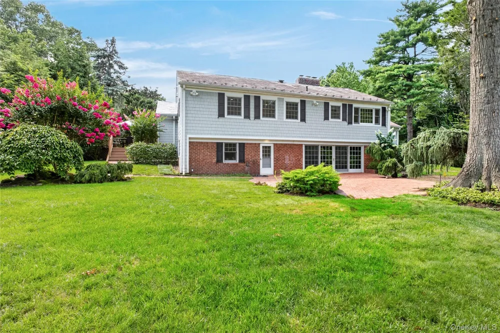 20 Earle Place Manhasset, NY 11030