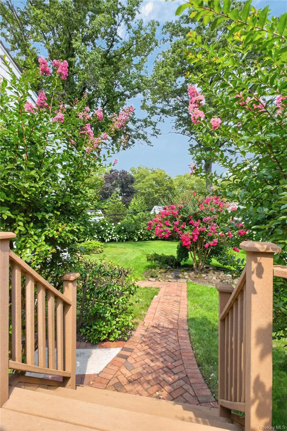 20 Earle Place Manhasset, NY 11030
