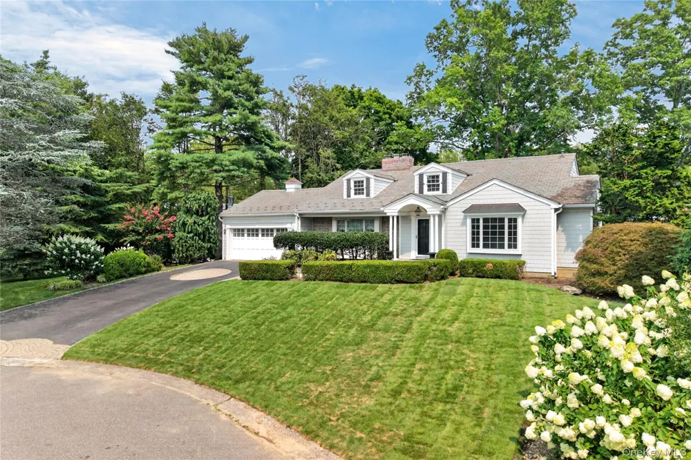 20 Earle Place Manhasset, NY 11030