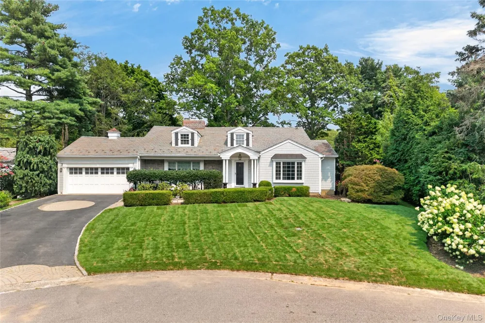20 Earle Place Manhasset, NY 11030