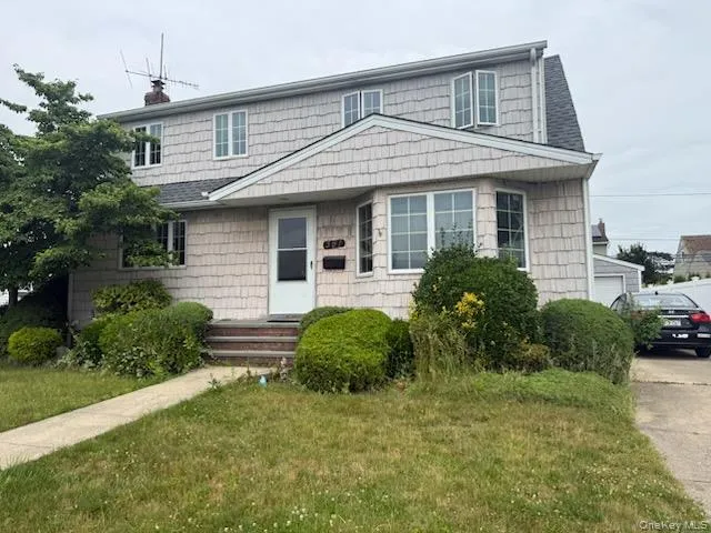 391 Ferris Road Seaford, NY 11783