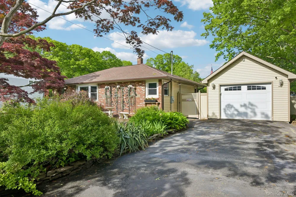 148 Oak Avenue Shirley, NY 11967