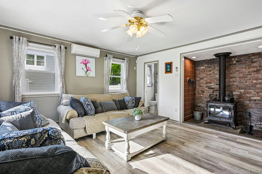 148 Oak Avenue Shirley, NY 11967