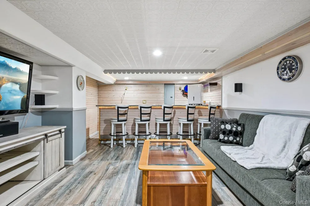 148 Oak Avenue Shirley, NY 11967